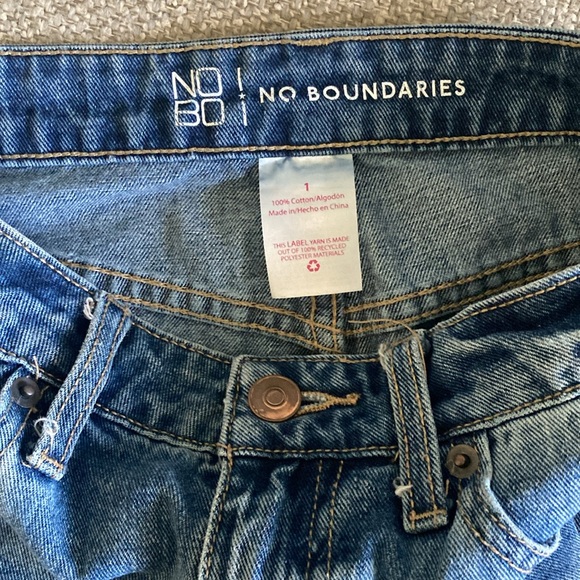 2 pairs of jean shorts - Picture 4 of 7